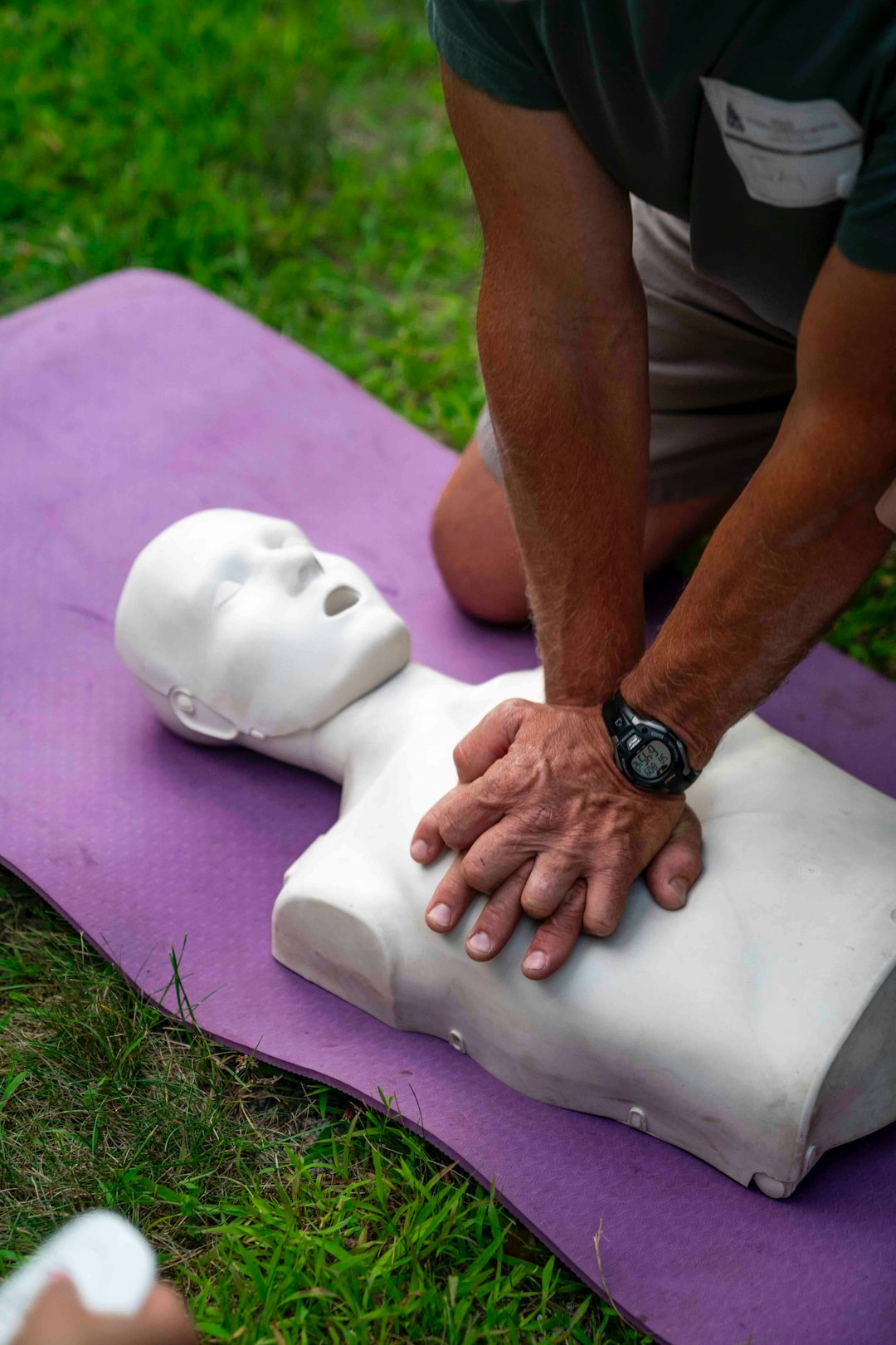 person-practicing-cpr-on-a-training-dummy-e2jjbmyxbvw